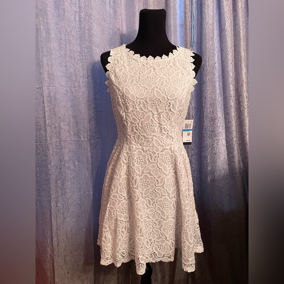 NWT White lace dress - Picture 2 of 8